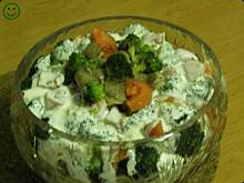 Fot. msewka, Sałatka warstwowa z brokułem.