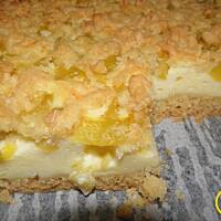 Sernik z brzoskwinią na kruchym cieście.