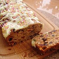 Keks mocno bakaliowy.