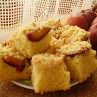 Ciasto kruche z owocami i kruszonką.