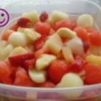 Orzeźwiająca sałatka  owocowa.