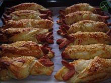 Fot. msewka, Ciasto francuskie z parówką.