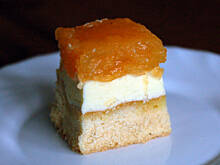 Fot. MAGDAITYLE, Biszkopt z owocami w kisielu