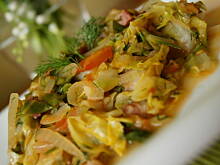 Fot. smakosia, kapusta młoda z pomidorami