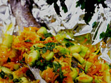 Fot. mru, Apetyczny pstrąg z warzywami pieczony w folii