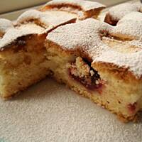 Puszyste ciasto z owocami