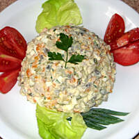 Sałatka jarzynowa z pieczarkami