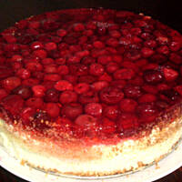 Sernik na biszkopcie z owocami i galaretką