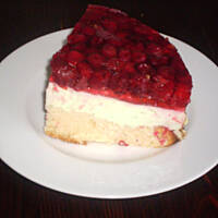 Sernik na biszkopcie z owocami i galaretką