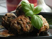 Fot. bbetty, Pulpeciki wieprzowe w sosie pomidorowym z bazylią