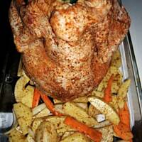 Kurczak pieczony na butelce piwa z warzywami