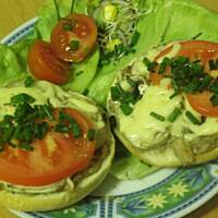 Kajzerka zapiekana z tuńczykiem.