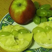 Kajzerki z camembertem orzechowym zapiekane.