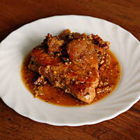 Schab w musztardzie z chudym boczkiem i jabłkami