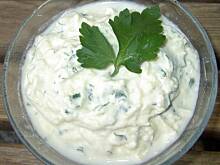 Fot. tineczka, Salatka z jogurtu z chrzanem , jablkiem i pietruszka