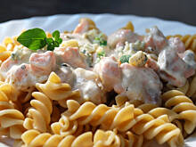 Fot. katy12, Świderki w sosie łososiowo-jogurtowym