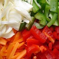 Polędwiczki z makaronem po chińsku