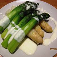 Szparagi w kremowym sosie maślanym