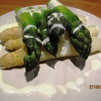 Szparagi w kremowym sosie maślanym