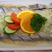 Śledzie  tradycyjne z sokiem ananasowym