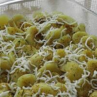 Zapiekanka ziemniaczana z klopsikami.