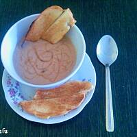 Jabłeczna zupa z grzankami