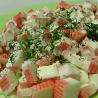 Sałatka z paluszków krabowych