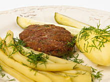 Fot. Wkn, Kotlety wołowe z soczewicą