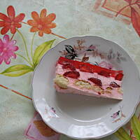 Sernik na zimno z truskawkami