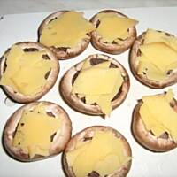 Pieczarki z serem i boczkiem