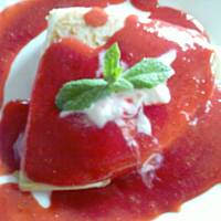 Naleśniki z twarogiem i truskawkami