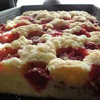 Kruche ciasto z truskawkami.