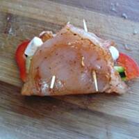 Roladki z piersi z kurczaka z delikatnym sosem warzywnym