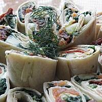 Tortilla z łososiem.