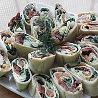 Tortilla z łososiem.