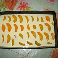 Sernik z brzoskwiniami