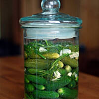 Ogórki kiszone z dodatkami