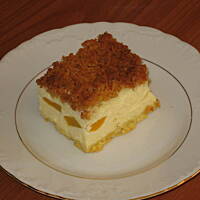 Sernik z brzoskwiniami