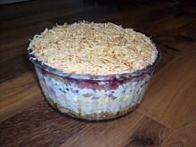 Fot. Wkn, Popisowa sałatka warstwowa Wkn