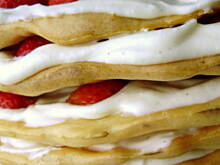 Fot. Krystyna911, Warstwowe ciasto z kremem waniliowym i truskawkami