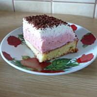 truskawkowy z bitą śmietaną