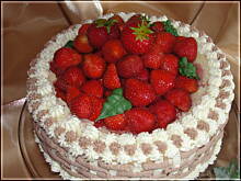 Fot. Alll, Alll  Tort truskawkowy na bitej śmietanie