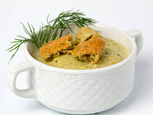 Fot. Wkn, Krem z porów i cukinii z ptysiowymi poduszkami