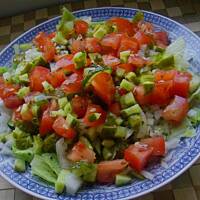 Sałatka z ogórkiem małosolnym