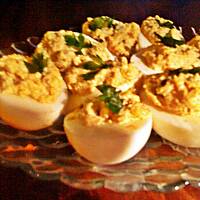 Faszerowane jajka z ogórkami i musztardą