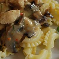 Sos pieczarkowy z mięsem drobiowym