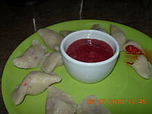 Fot. Satina, Pierogi z truskawkami z sosem bananowo-truskawkowym