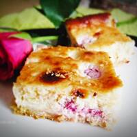 Krajanka mascarpone z malinami i białą czekoladą