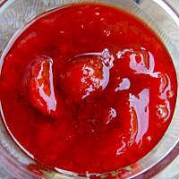 Konfitura z truskawek z kwiatami czarnego bzu