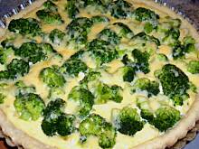 Fot. jaye, Tarta z brokułami w sosie serowo-czosnkowym